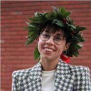 Sono una biologa, giovane e diplomata in lingue che offre lezioni di italiano per ragazzi e adulti